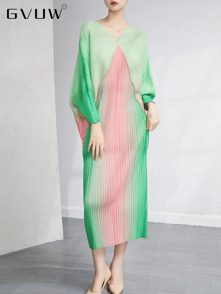 

GVUW Elegant Pleated Dress Women V-neck Loose Batwing Sleeve 2023 Spring New Female Gradient Mid-length Fashion Clothing 17G0658