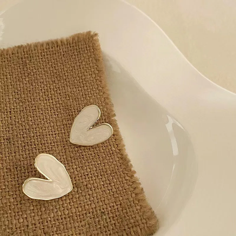 Женские французские эмалированные серьги-гвоздики в форме сердца ретро-стиле