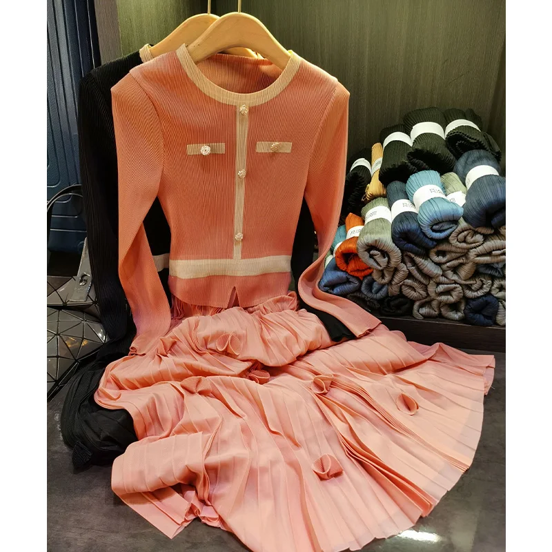 

Temperament Round Neck Fake Two Pieces Miyake Dress Three-dimensional Flower Design Waist Thin Pleated Skirt Female 2023 Fall