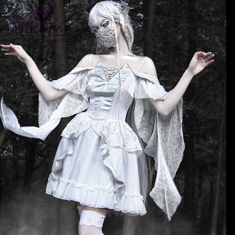 

Женское платье с открытыми плечами, готическое мини-платье серебристого и белого цвета в виде весы дракона с оборками и вырезом лодочкой, платье на бретелях с летящим рукавом