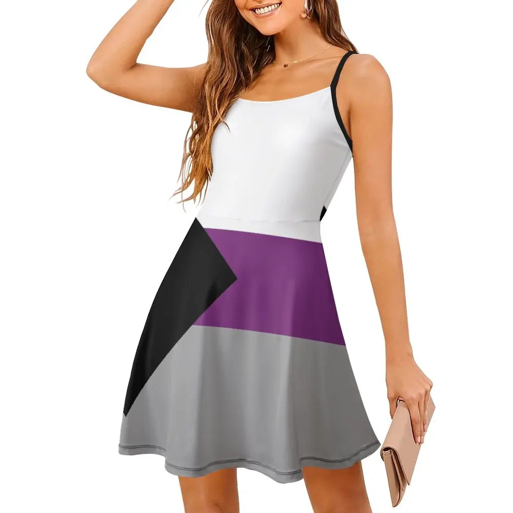 Соблазнительное однотонное женское платье на бретельках с демисексуальным