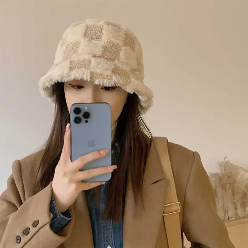 

Женская зимняя шапка в шахматную клетку, бархатная теплая плюшевая шапка для гольфа, рыбака, 2023