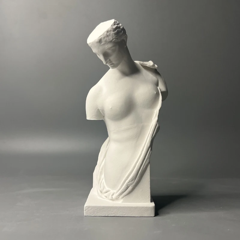 Музей воспроизводит древние греческие скульптуры гипсовые статуи