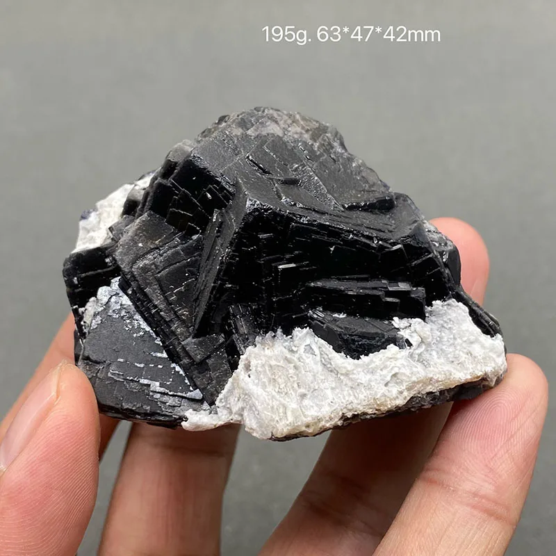 100% натуральный пакистанский флюорит черной розы (флуоресцентный эффект Красного