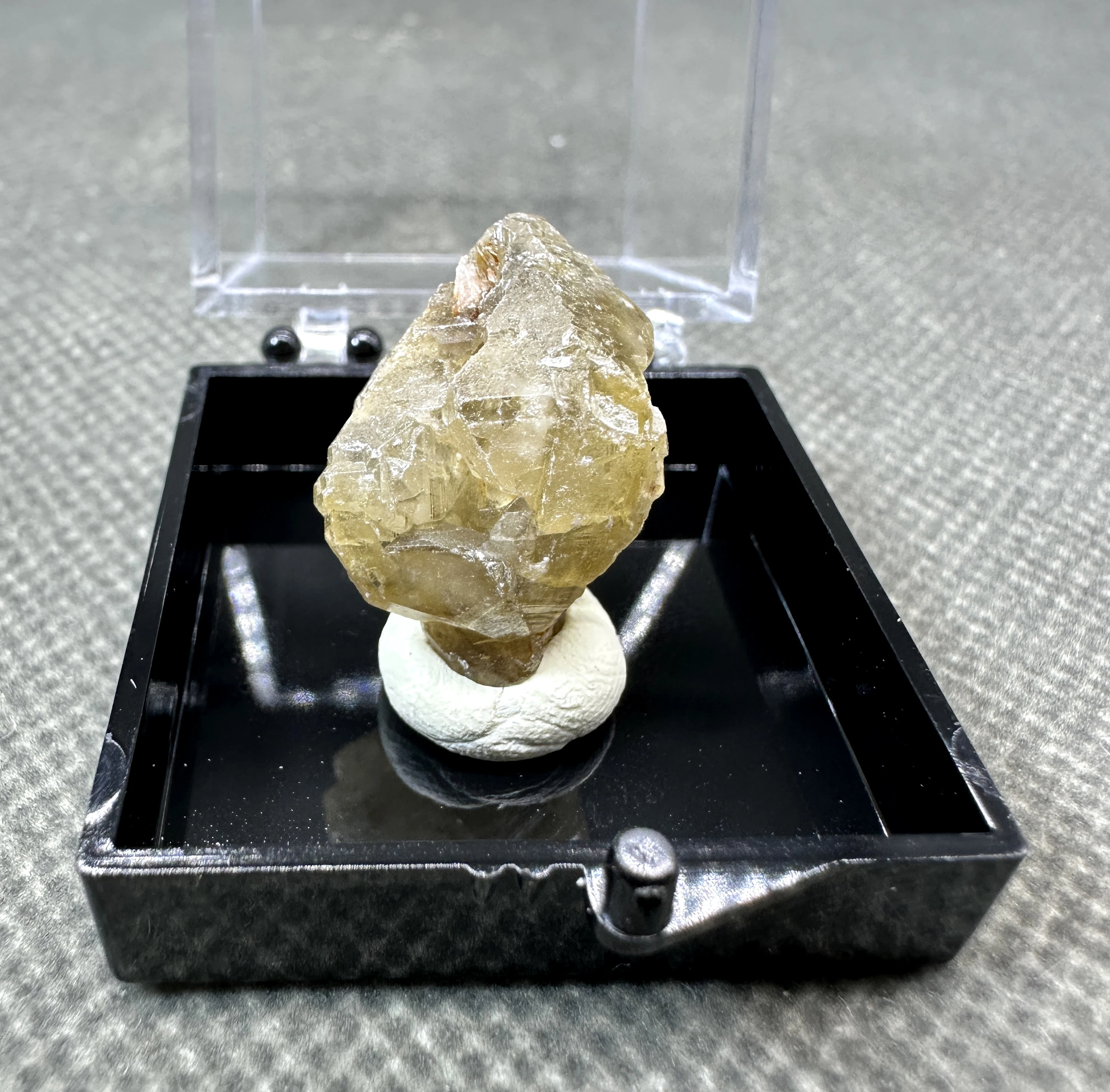 

Набор минералов флуоресцентного церусита из Марокко QIANCHUAN