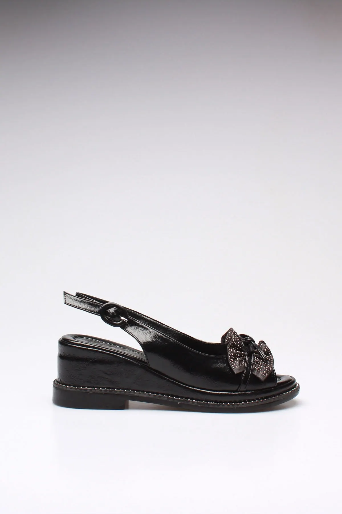 

Fashion Style women's Black Wrinkled Patent Leather Classic Shoes Casual Classic Shoes