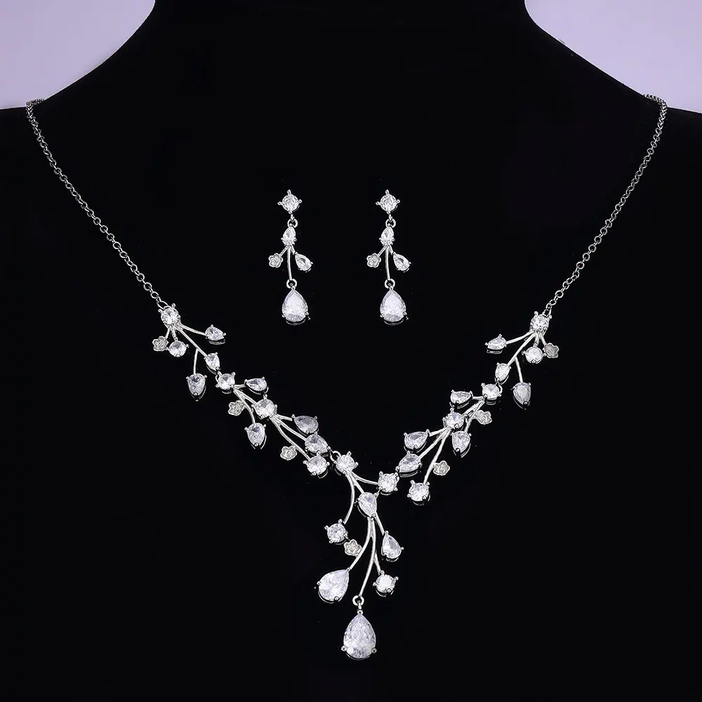 

Комплект из колье и серёг, для невесты