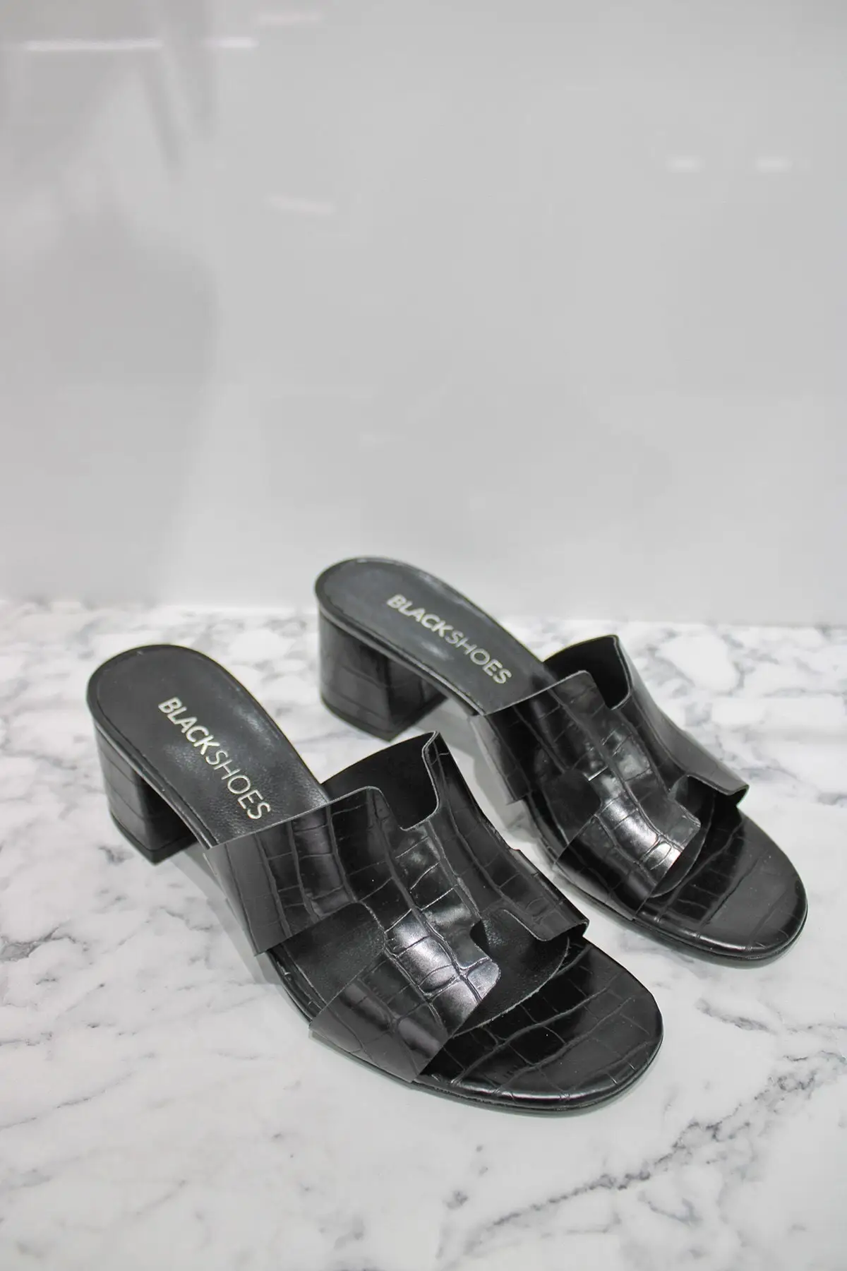 

Mess the Process Women 'S Slippers