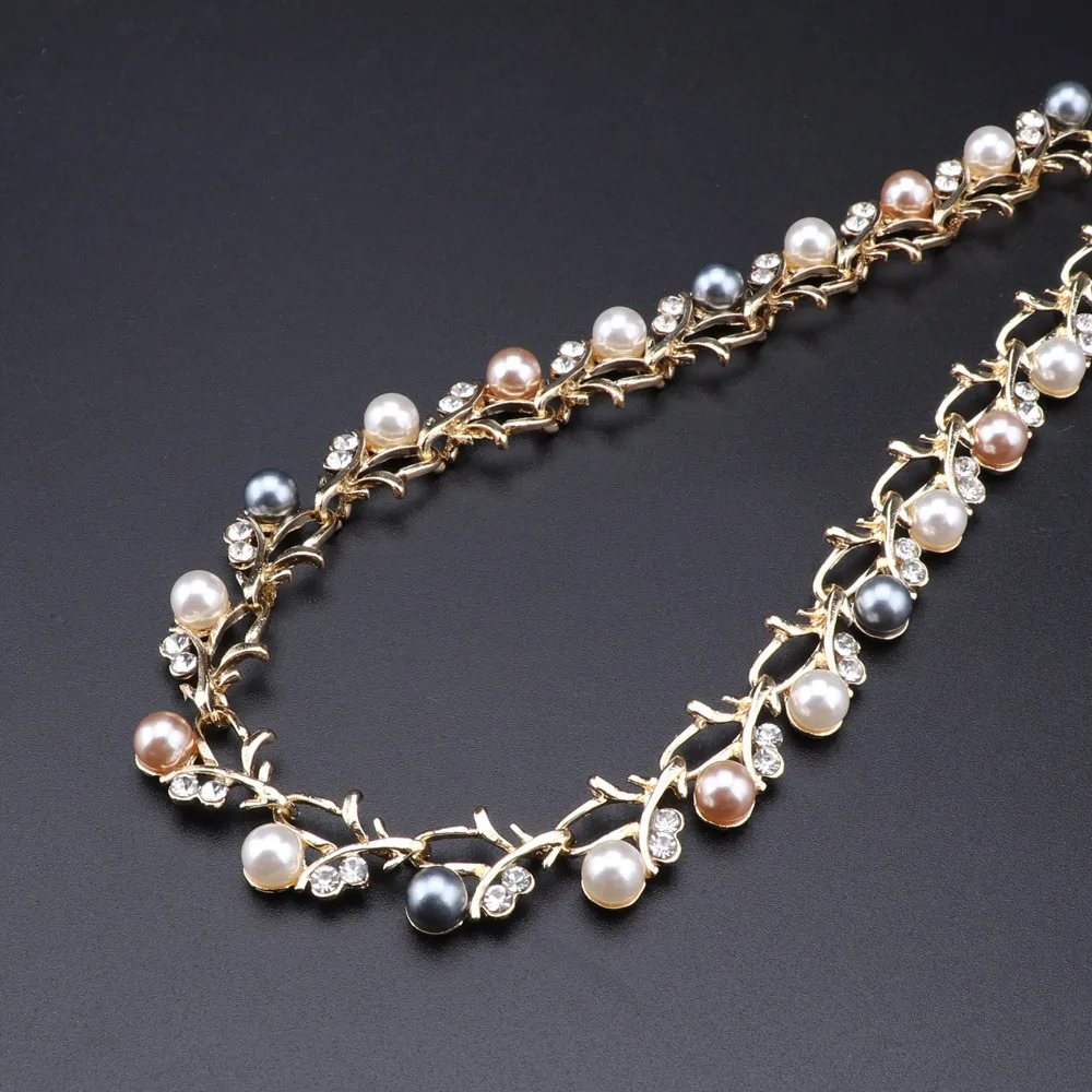 Ожерелье и серьги из искусственного жемчуга