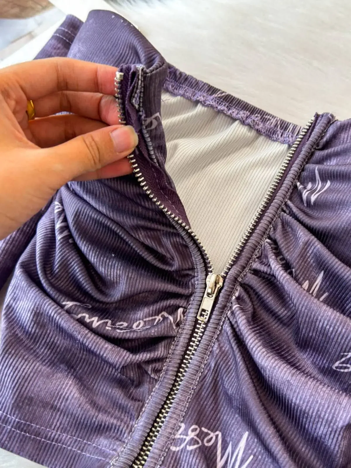 Foamlina 2024 осенняя новая футболка двусторонняя окрашенная со складками и принтом