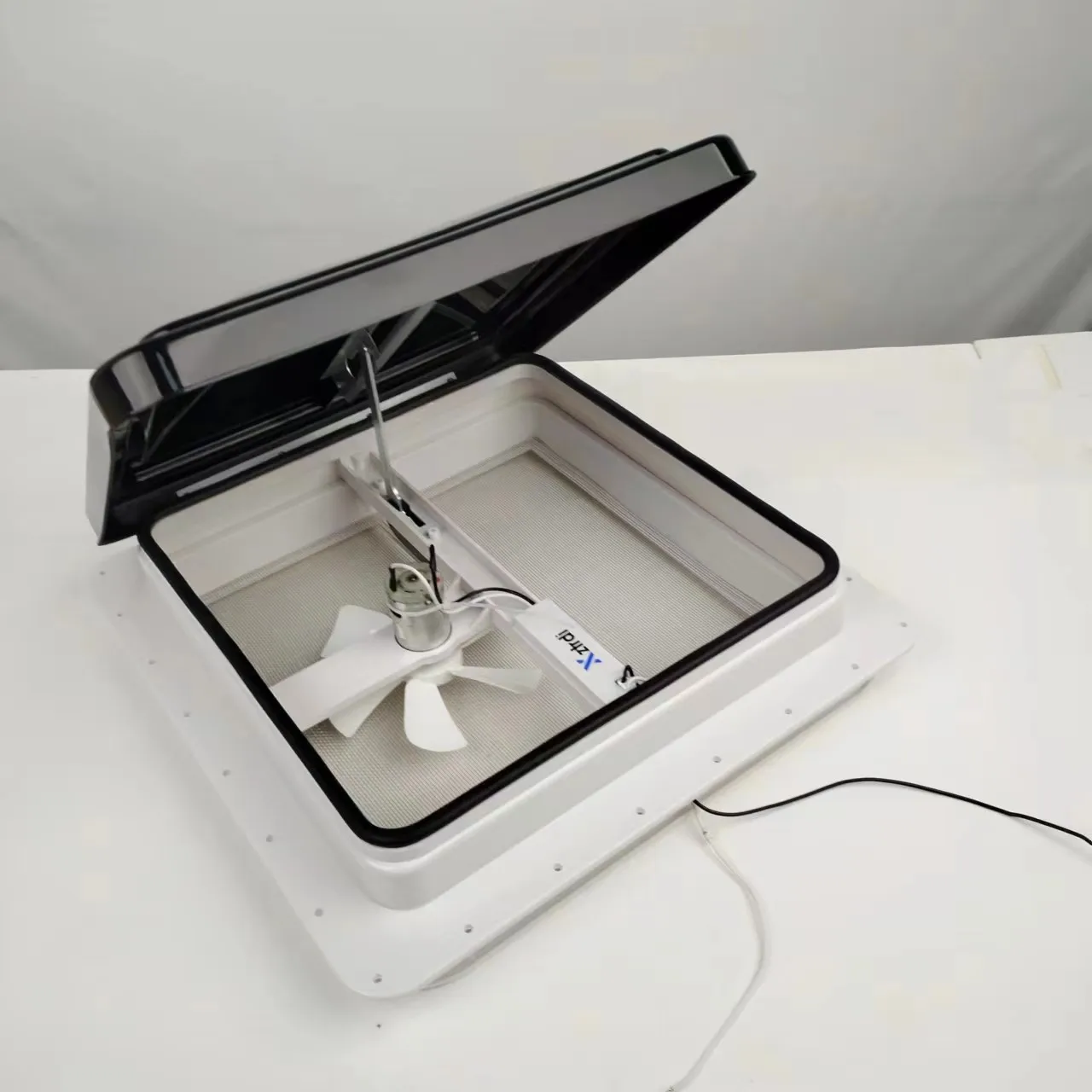 Конструкционные детали Xztrdi для автобусов фургонов вентиляторов 12 В