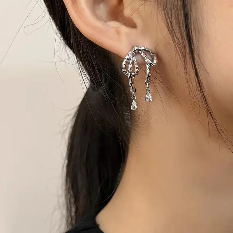 

Minority Liquid Bow Zircon Female Ins Cool Wind Seems Simple Irregular Earrings