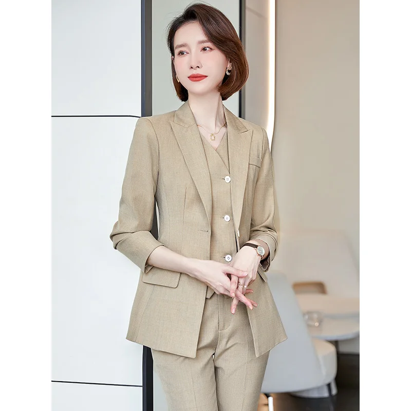 Женский офисный костюм из блейзера и брюк офисная одежда для работы