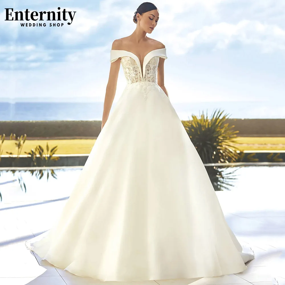 

Romantic Off The Shoulder Wedding Dresses V Neck Lace Appliques Bridal Gowns Illusion Back Buttons Court Train Vestidos De Novia