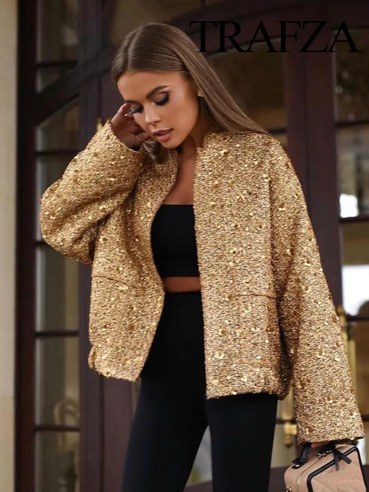 Женская короткая куртка с блестками и украшением