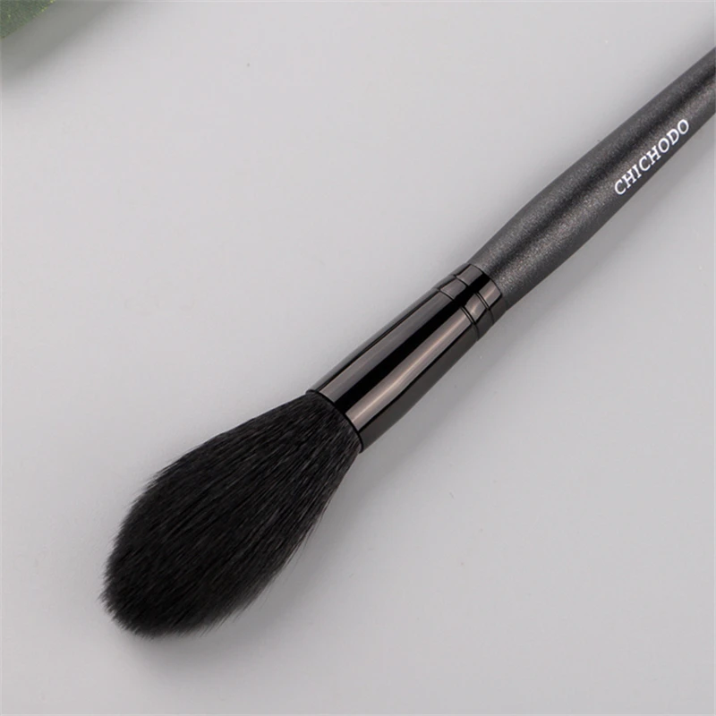 

1 Pieces Goat Hair Long Handle Face Makeup Highlighter Blending Brush Blush Brush Concealer Brush Beauty