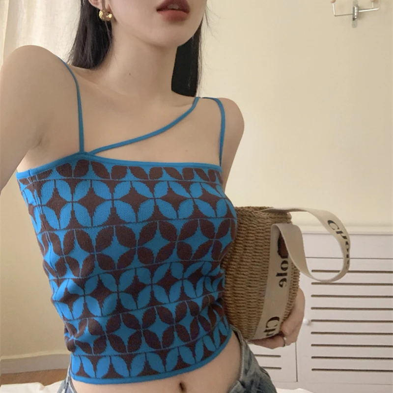 

2022 летние однотонные милые тонкие майки с лямкой на шее, женские индивидуальные сексуальные открытые пупки