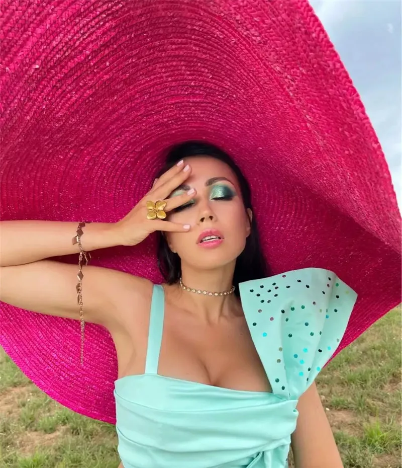 Естественная соломенная шляпа Axi-01810 с широким краем в 35 см для отдыха на пляже для женщин.