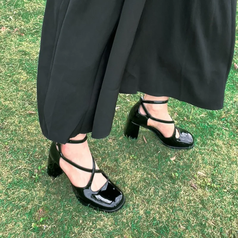 

BCEBYL летняя модная женская обувь с круглым носком на квадратном каблуке, украшенная перекрестными ремешками, Новые однотонные элегантные туфли для банкета, искусственные высокие каблуки