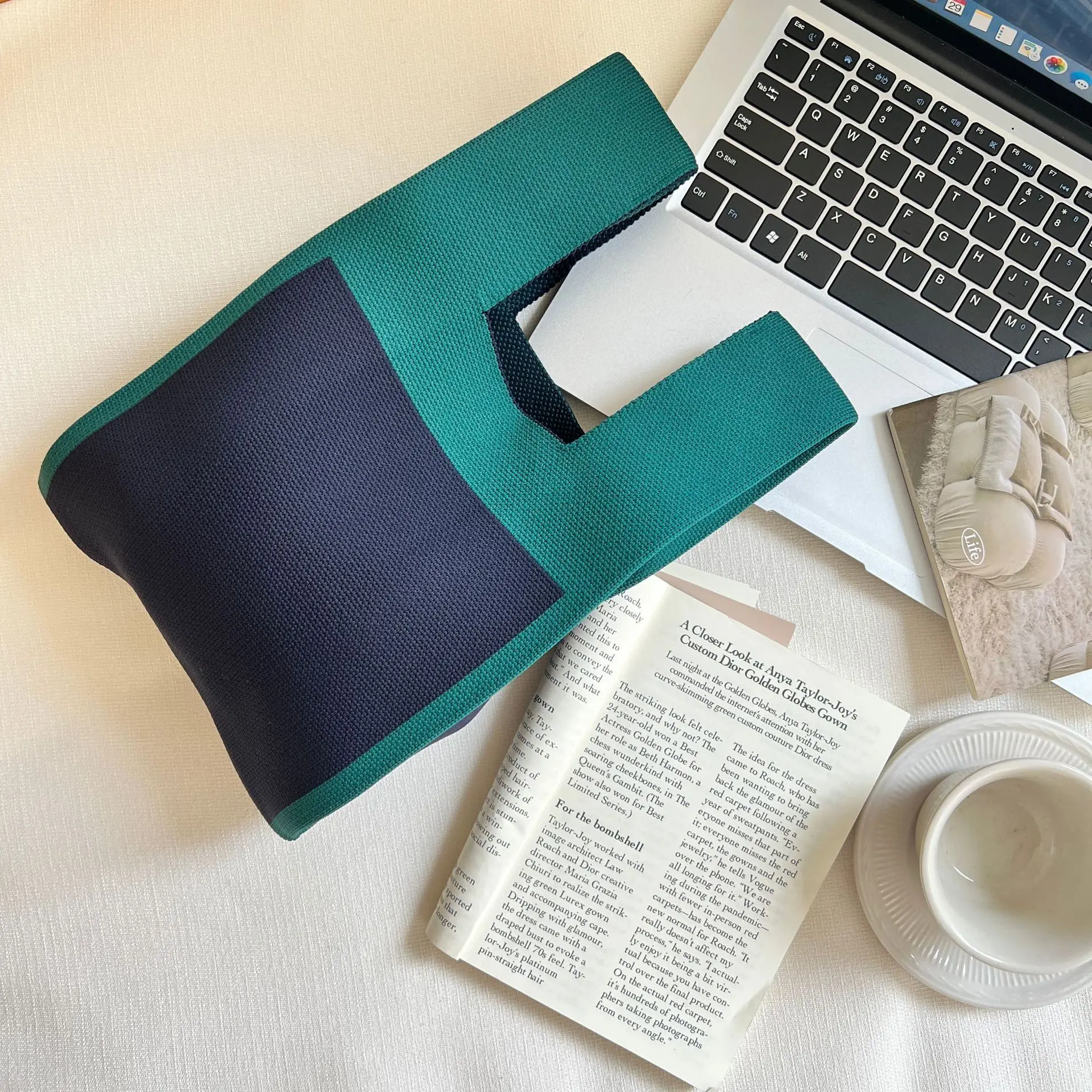 2023 autumn and winter new women's bag Korea Dongmen double-contrast wool knitting knitting single shoulder bag underarm bag