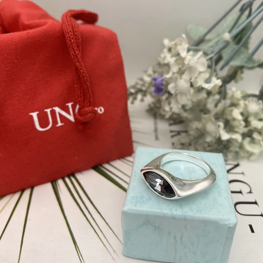 

2022 европейские и американские простые дизайнерские блестящие кольца с драгоценными камнями романтические праздничные ювелирные изделия Подарочный пакет