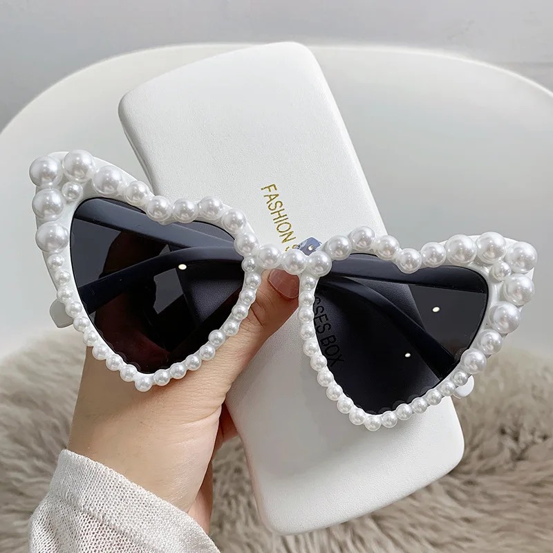 

Shimmering Love Pearl Sun Glasses Women Heart Glasses Vintage New Luxury Casual Bling Sunglasses Eyeglasses Lentes De Sol Mujer