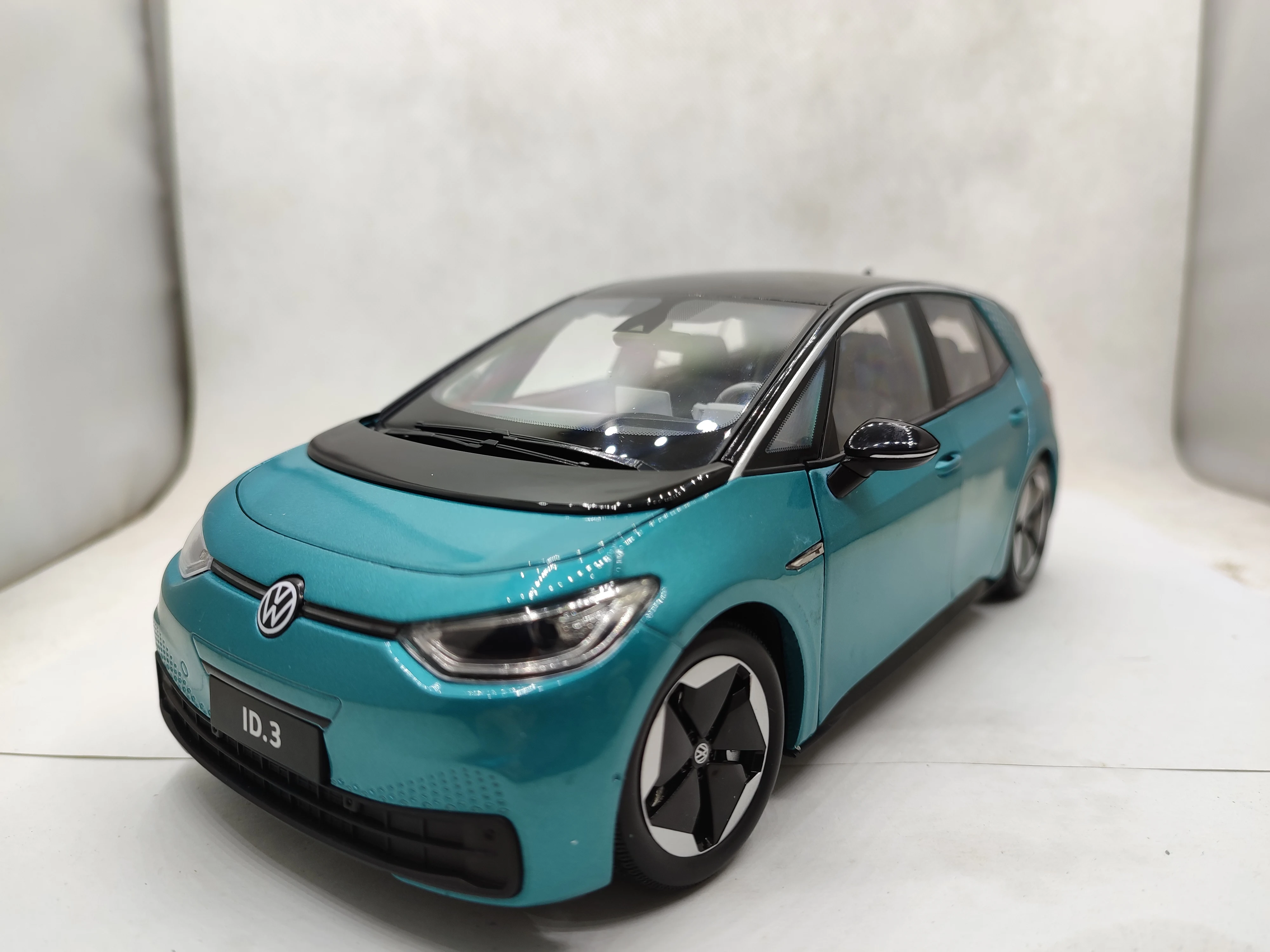 

1:18 литая модель для VW Volkswagen ID.3 2022 Blue SUV, игрушечный автомобиль из сплава, миниатюрный коллекционный подарок, Лидер продаж ID3