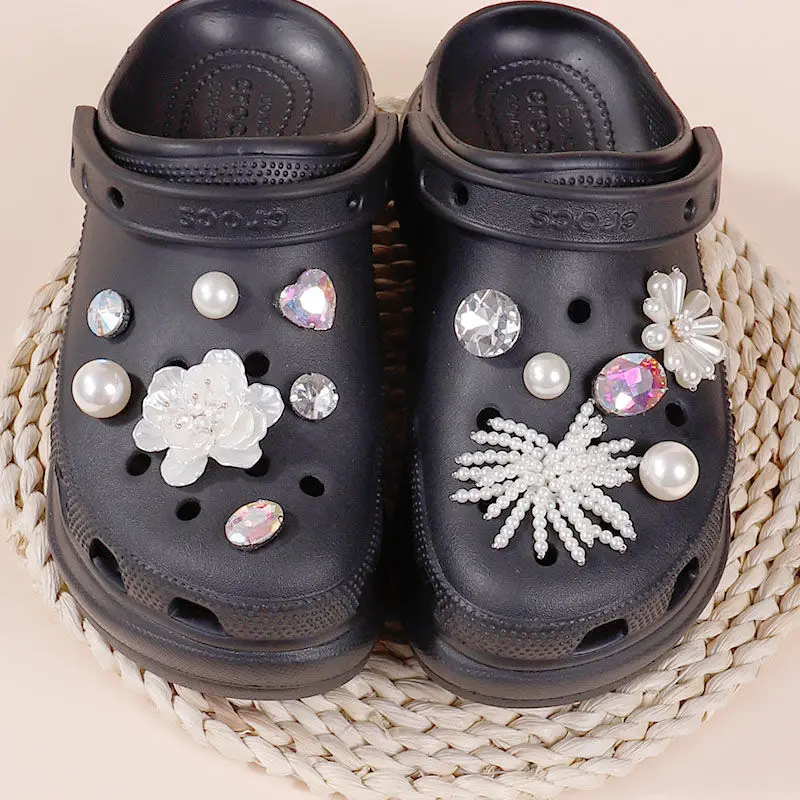 

Quality Pearl Croc Charms Designer Luxury Rhinestone Clogs Shoe Decorations Fashion Trend Charms for Crocs DIY All-match Bundle