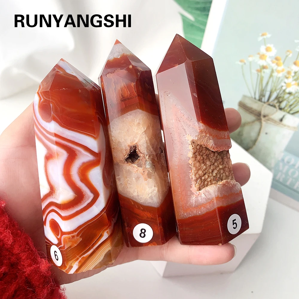 

Украшение в виде колонны из красного агата