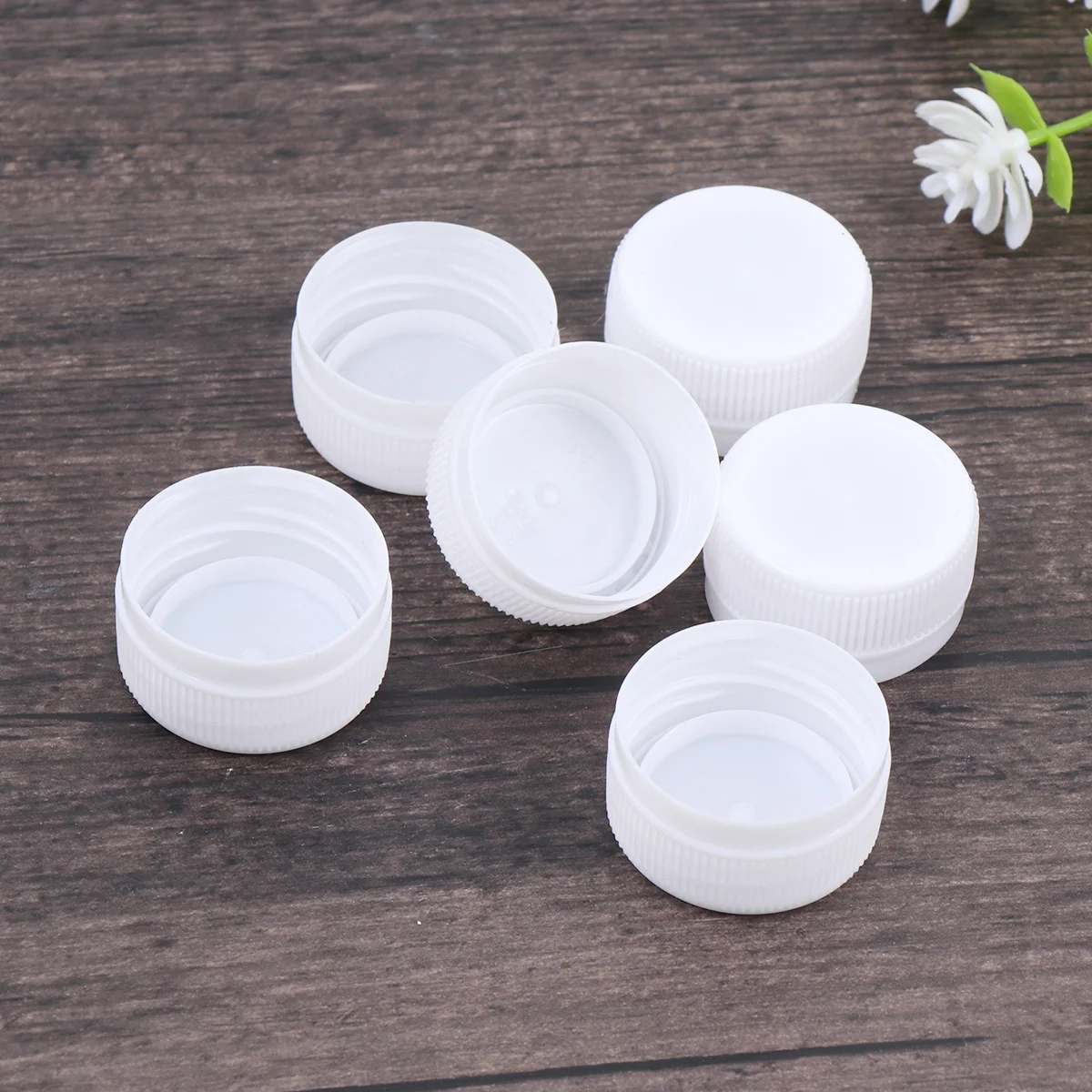 

100pcs Plastic Drink Bottle Covers Colorful Spring Water Bottle DIY Caps (White)