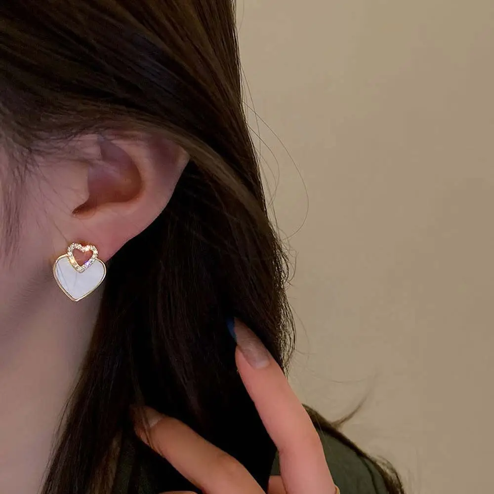

Korean Asymmetric Love Stud Earrings Light Luxury Temperament Personality Heart-shaped Earring for Women