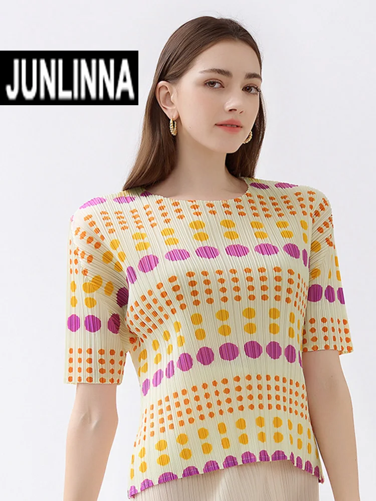

Женская плиссированная футболка JUNLINNA, одноразмерная футболка с круглым вырезом и коротким рукавом, топы в горошек с высоким вырезом, милые женские футболки