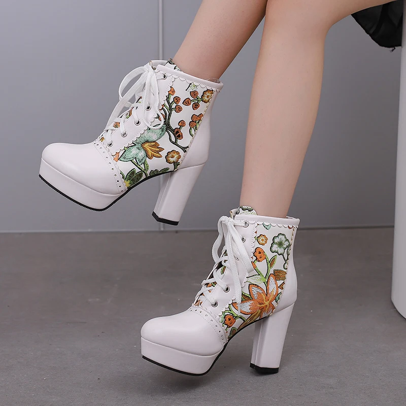 

Plus Size Round Toe Thick Heel Printed Lolita Style Short Boots Platform Short Plush Lining Flower Fashion Women Boots