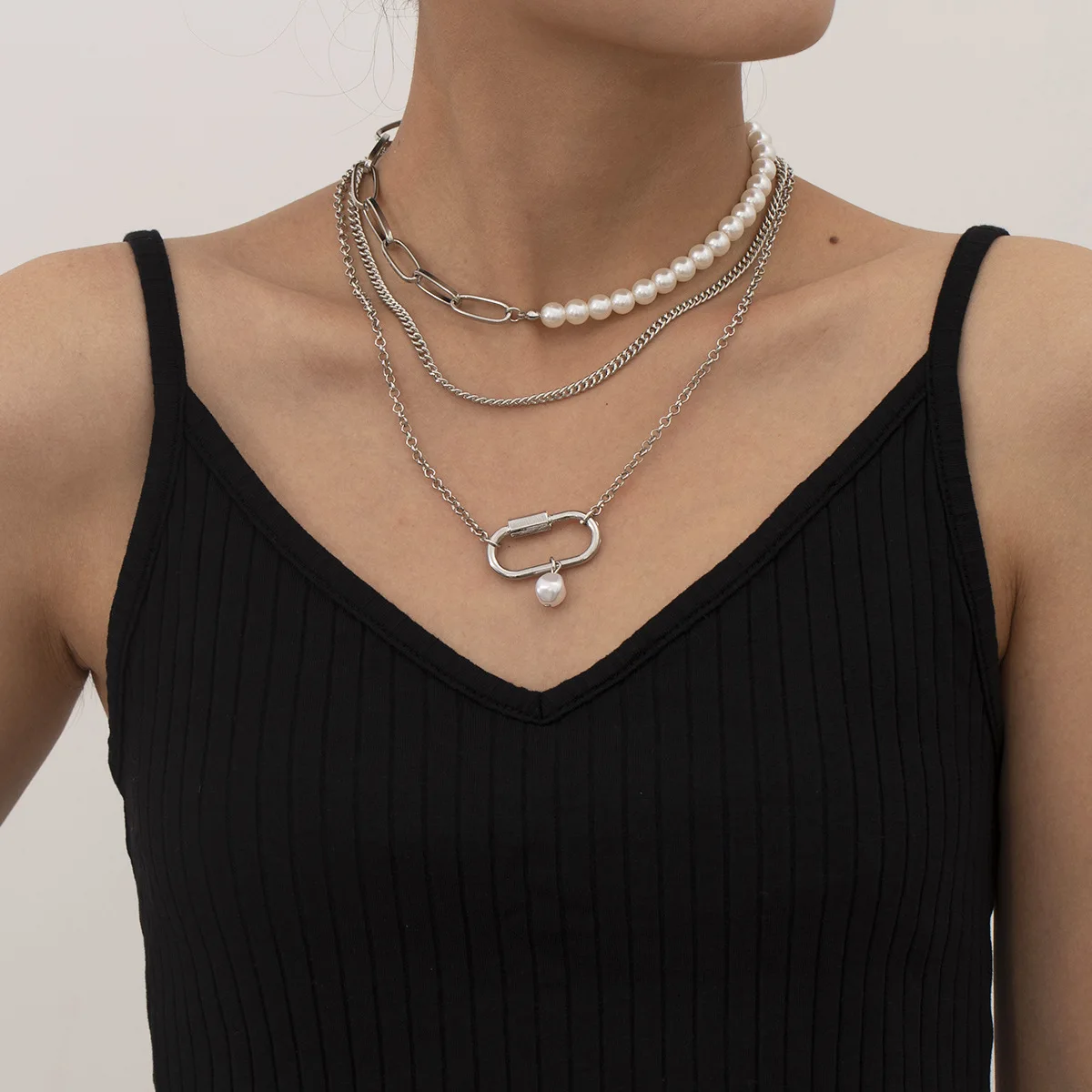 

Vintage Elegant Imitation Pearl Choker Necklace Multi Layered Hollow Out Fashion Chain Necklace for Women Wedding Jewelry Gifts