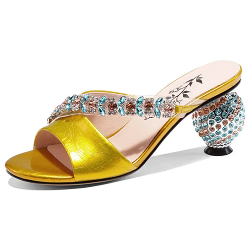 

. Женские босоножки из натуральной кожи, на необычном высоком каблуке