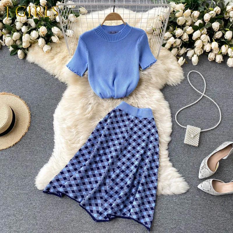 

J GIRLS Women's Elegant Summer New Fashion Round Neck Knitted Short-sleeved Shirt + Retro Rhombic Skirt Two-piece Sets