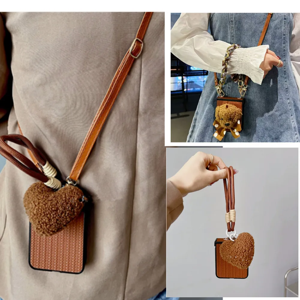 Коричневый плюшевый чехол с сердечками на длинном ремешке петлями для Samsung Galaxy Z