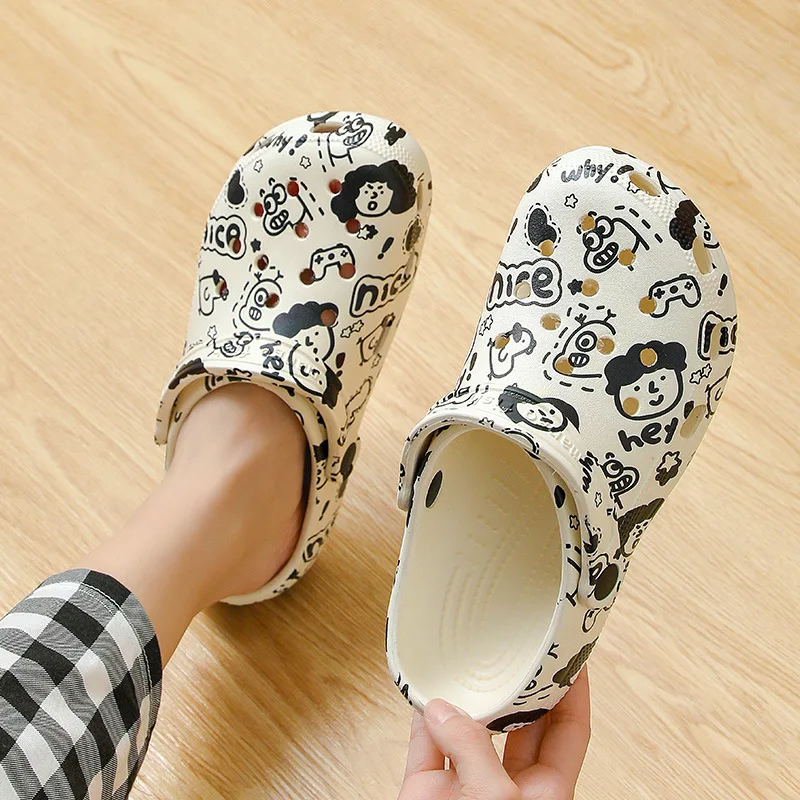 Girls' summer personalized printed slippers with thick-soled shoes wear household non-slip and wear-resistant indoor slippers.