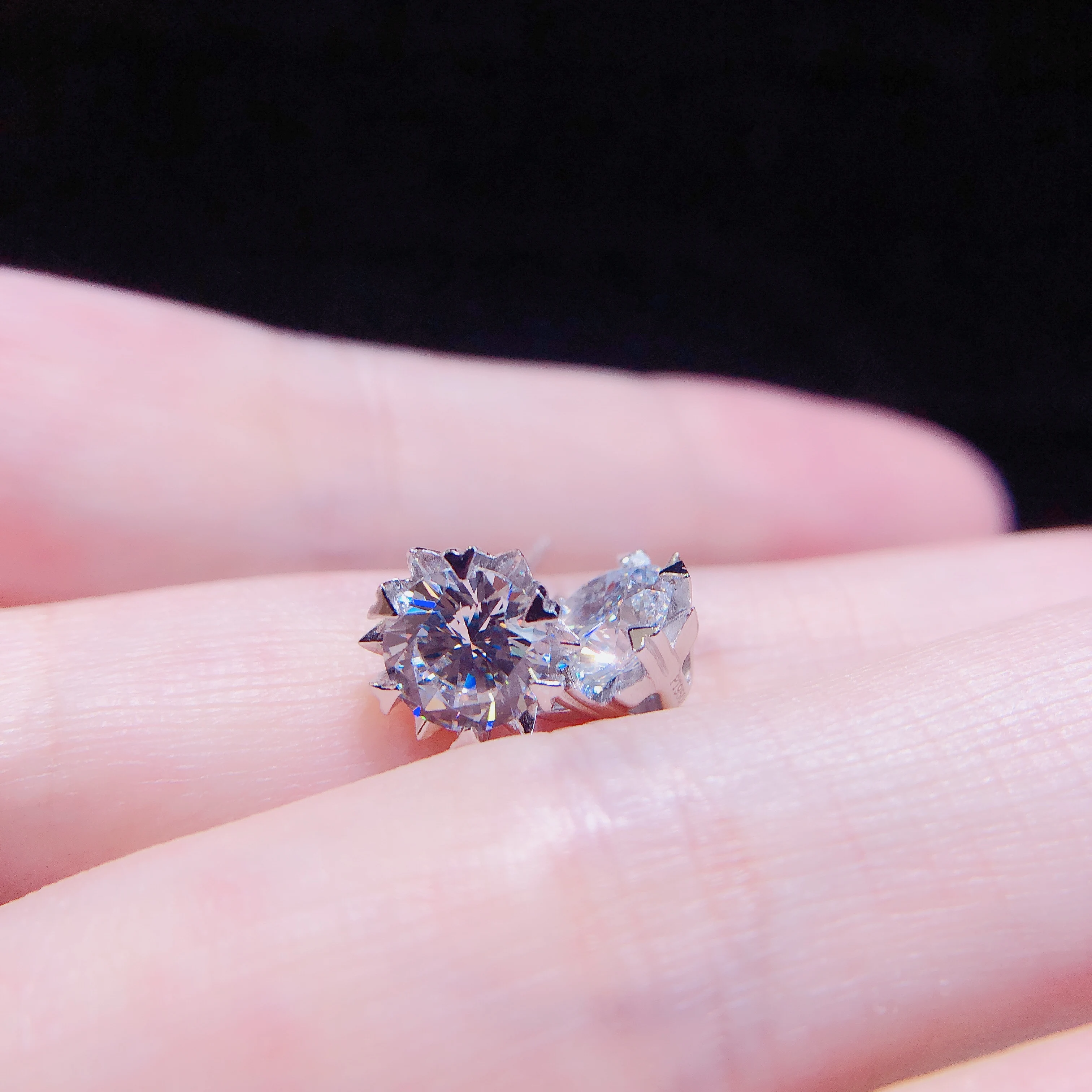 

Nice-looking Earrings for Women 0.5Ct/each Diamond Women Stud Earrings Solid Platinum 950 White Gold Earrings stud E034
