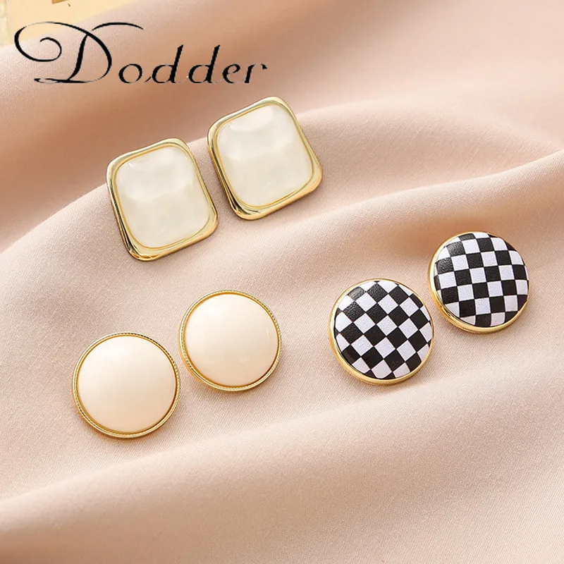 

Винтажные золотые шахматные круглые серьги-гвоздики для женщин, элегантные металлические крупные серьги, трендовые ювелирные изделия, под...