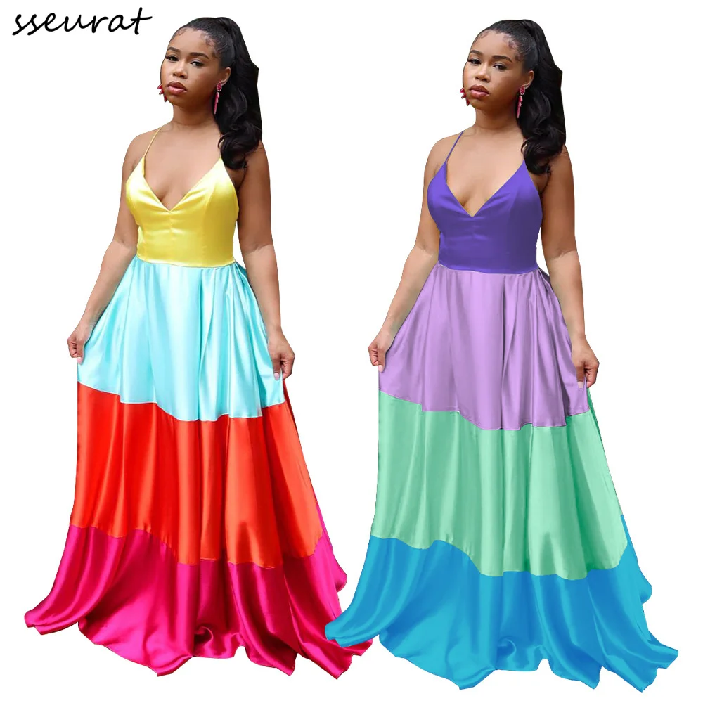 

Женское длинное платье на бретелях-спагетти с глубоким V-образным вырезом