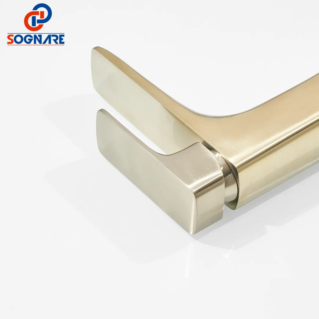 Смеситель для ванны SOGNARE Washbasin Square Faucet Bathroom Mixers Luxury Waterfall Tall Basin в отделке из матового золота.