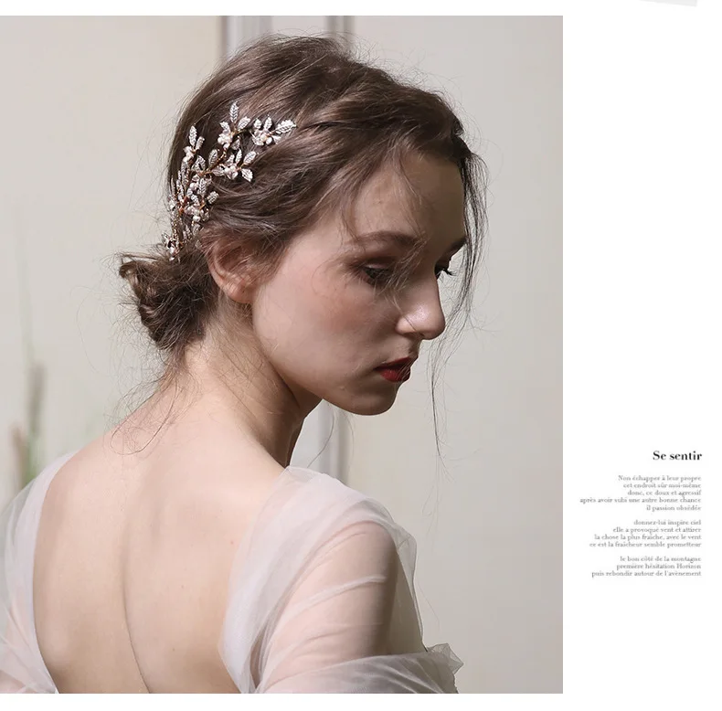 

Золотые листья свадебная тиара каблук макияж свадебное платье тиара