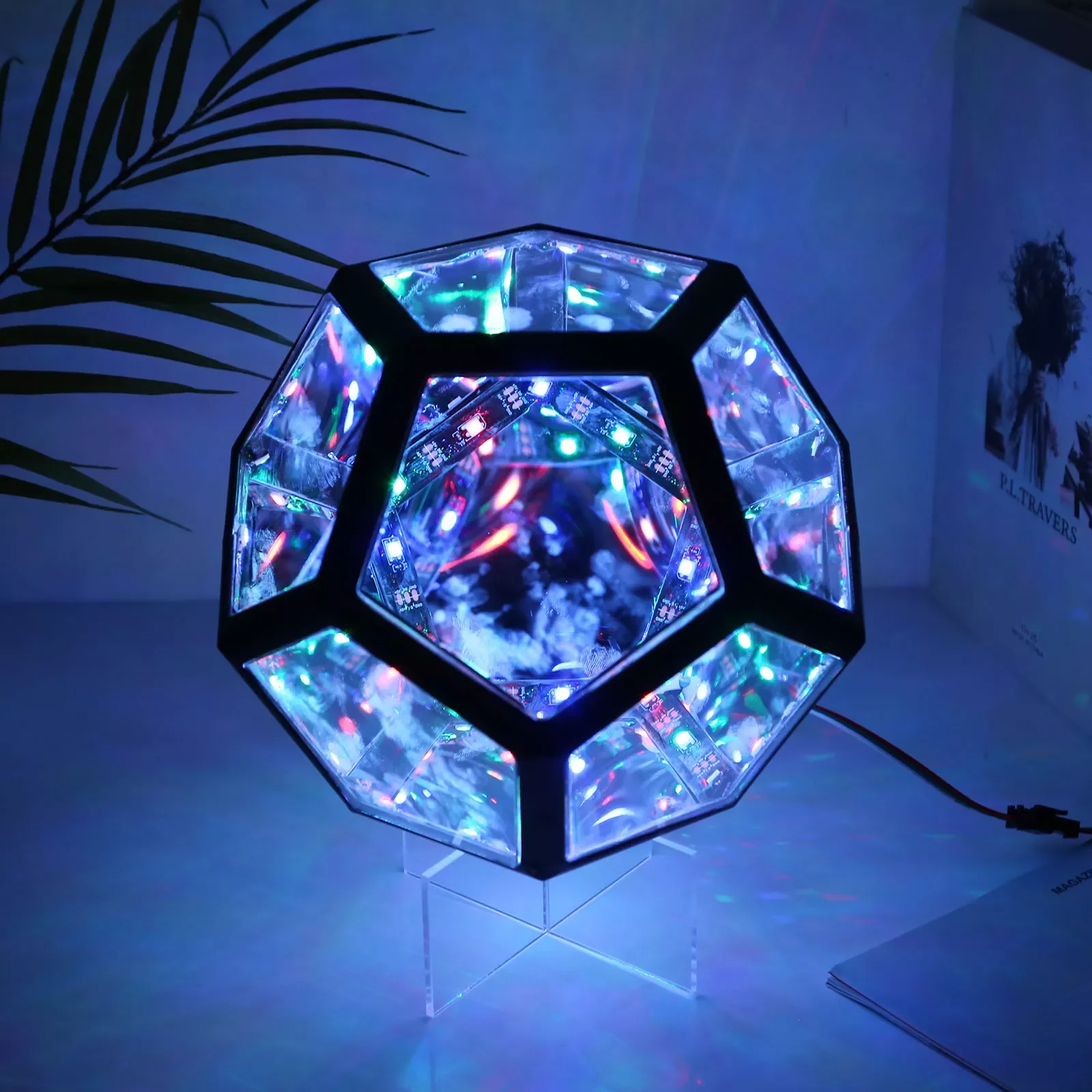 

NEW Dodecahedron Color Art Light Exquisite Ornaments USB Charging Decorative Lamp Fantasy Space Gift for Home Office Decor