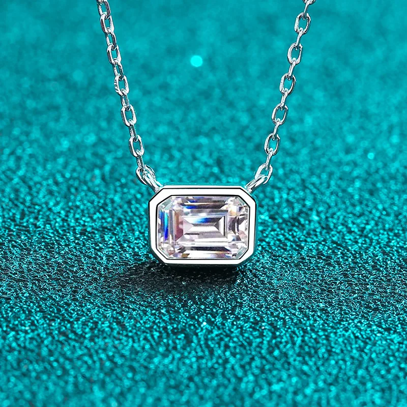 

1 CT Moissanite Pendant Necklace for Women 925 Sterling Silver PT950 Plated Sparkling Emerald Cut Diamond Jewelry Birthday Gift