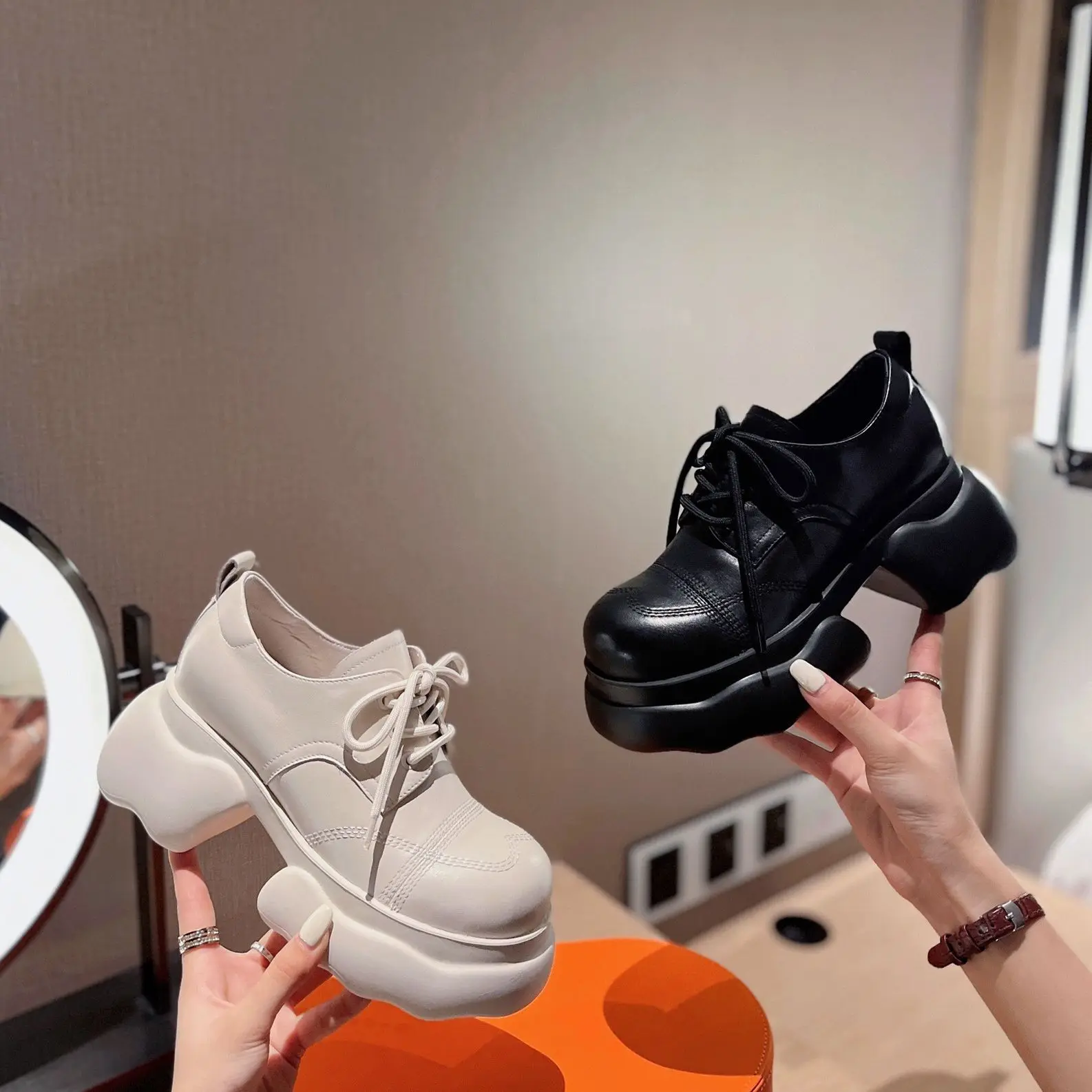 

Туфли-лодочки на платформе и толстом каблуке, из натуральной кожи