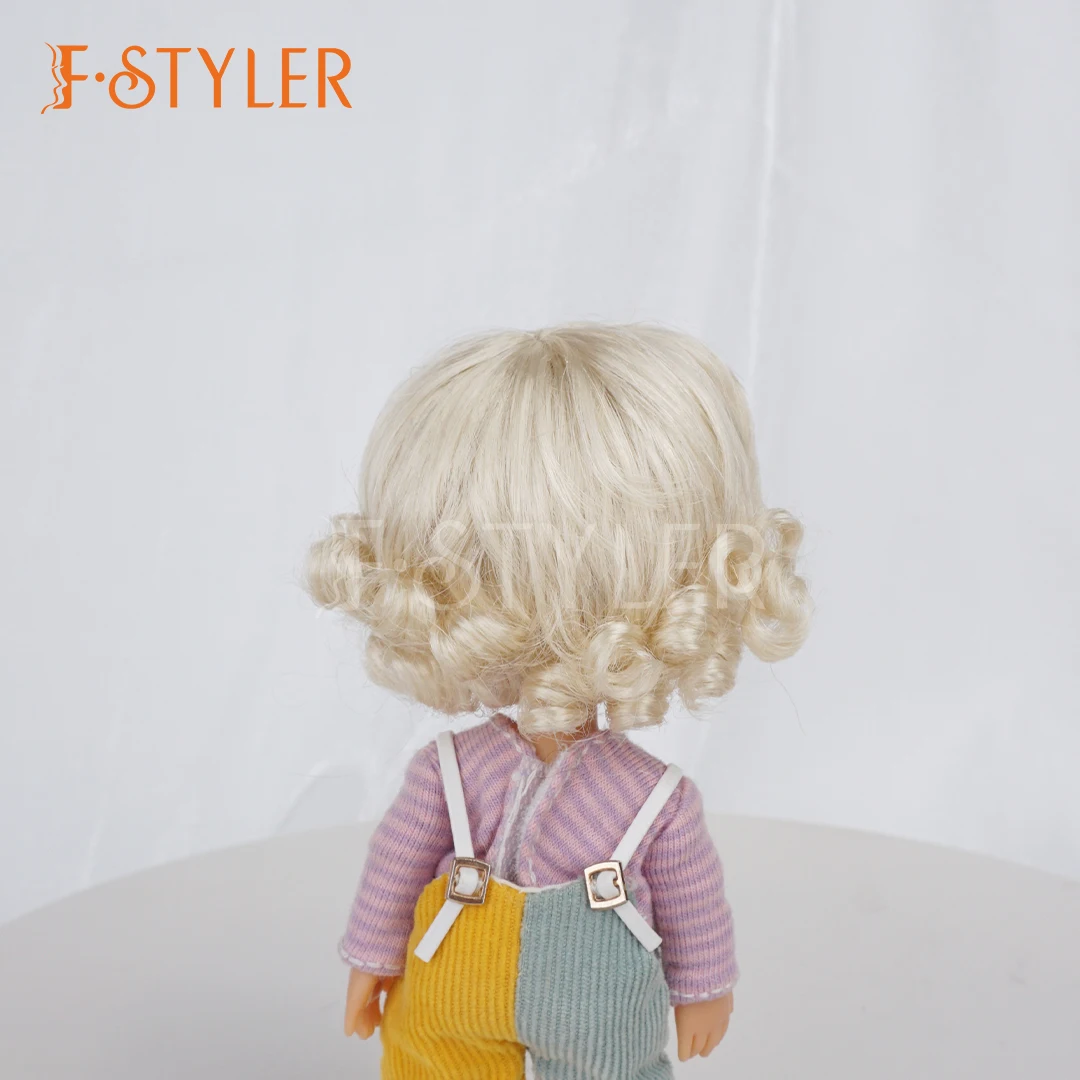 Фото Парик для кукол FSTYLER 5-6 дюймов, розовый с легким золотистым оттенком, для мальчиков, синтетический мохер, милые завитки сзади, для кукол 1/8 YOSD MSD SD, аксессуары для игрушек №3
