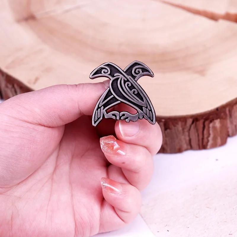 Брошь на лацкан Huginn and Muninn эмалированная брошь Odin Ravens Скандинавская мифология в