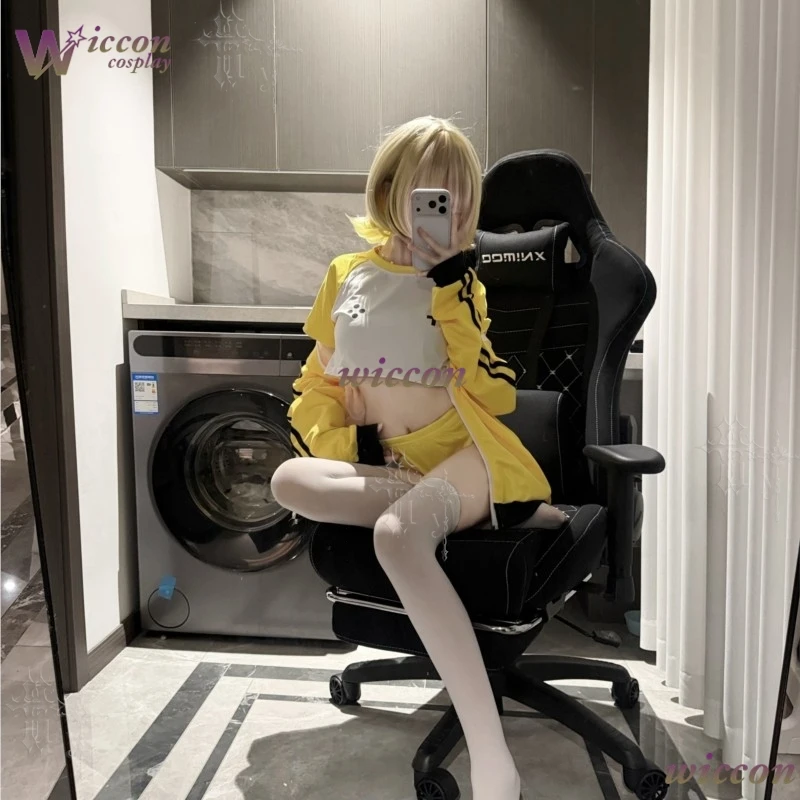 Фото Костюм для косплея Эллега из игры GodVictory от Ani Cos: жёлтый жакет с цветными блоками, укороченный топ и шорты для аниме-конвенций и фотосессий персонажа. №4