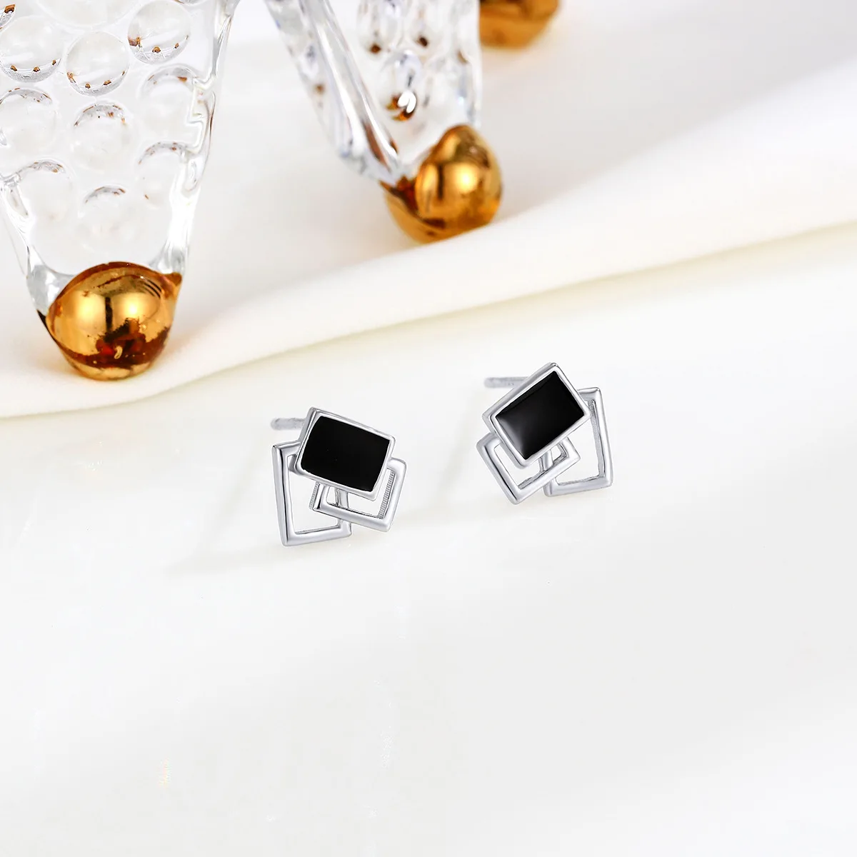 Женские серьги-гвоздики из серебра 925 пробы в минималистичном стиле